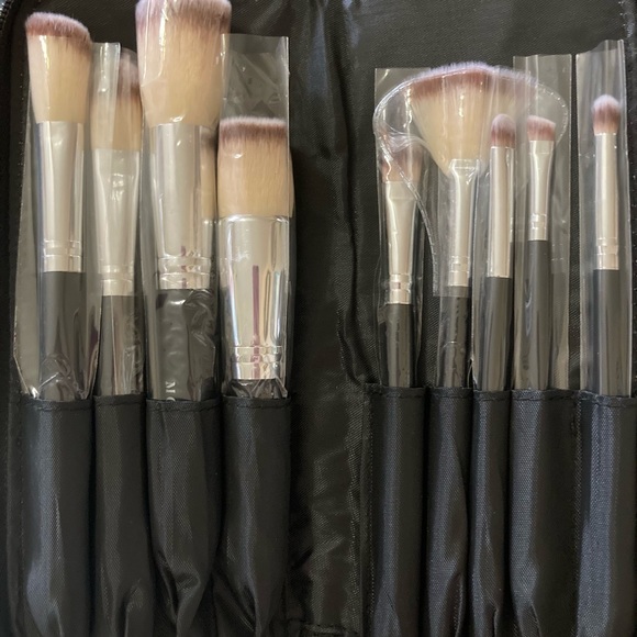 Morphe Other - NWT Morphe 9 piece Deluxe vegan makeup brush set